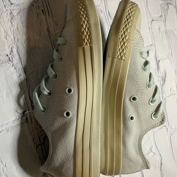 Women’s size 5 low top converse - Picture 4 of 5